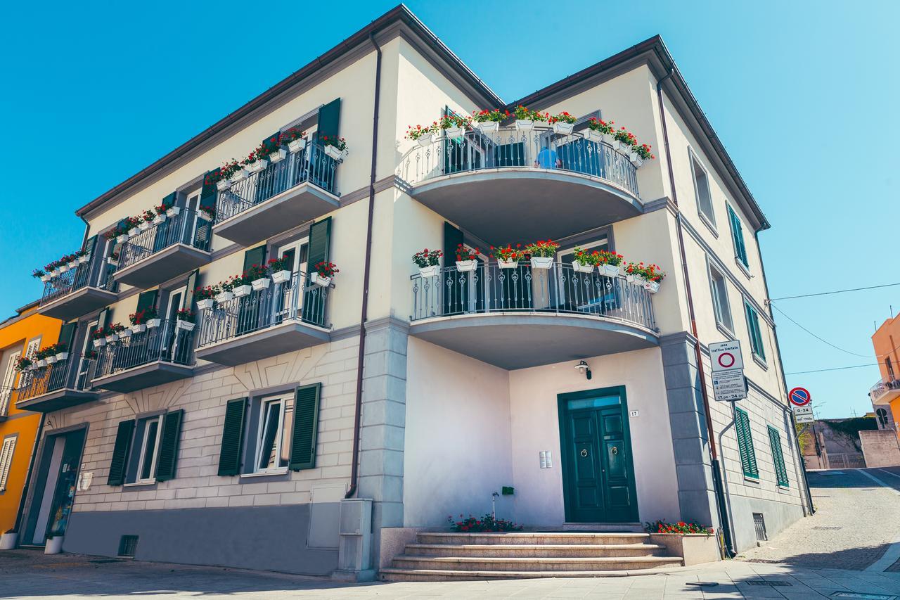Le Residenze Del Centro Aparthotel Olbia Buitenkant foto