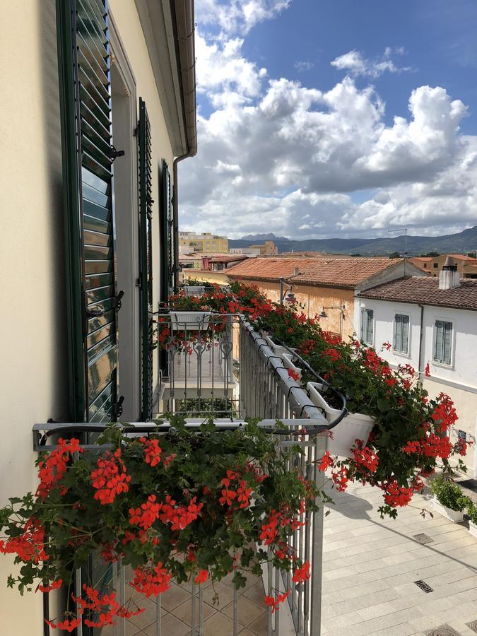 Le Residenze Del Centro Aparthotel Olbia Buitenkant foto