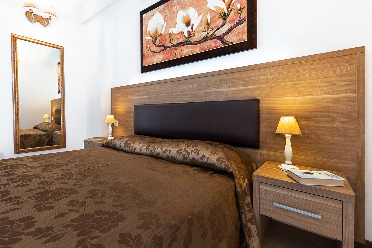 Le Residenze Del Centro Aparthotel Olbia Buitenkant foto