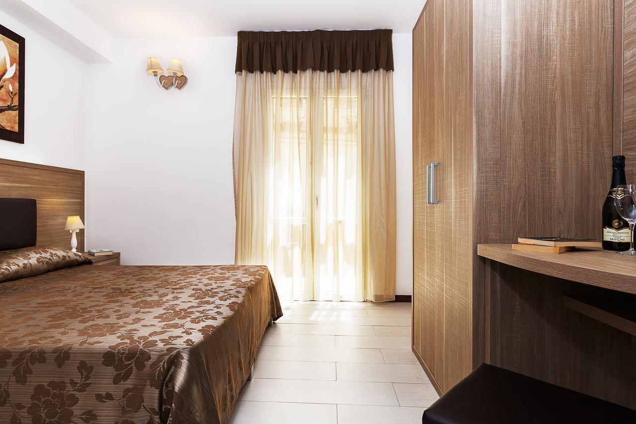 Le Residenze Del Centro Aparthotel Olbia Buitenkant foto