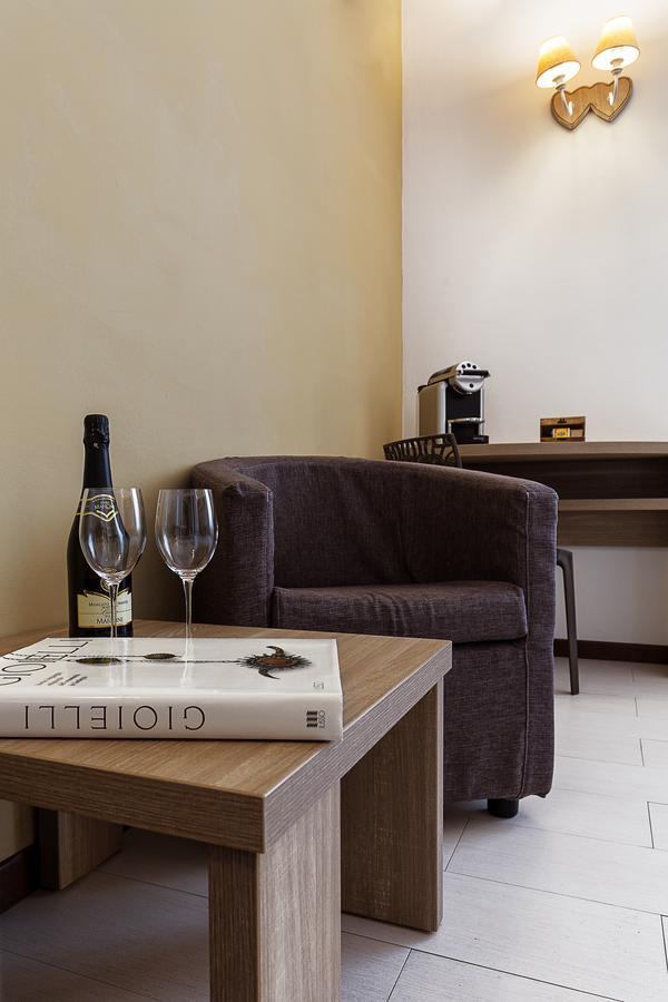 Le Residenze Del Centro Aparthotel Olbia Buitenkant foto